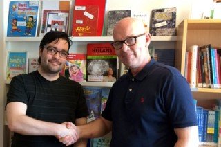 Þór J. Þormar leikstjóri afhenti styrk Leikhópsins