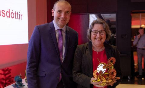Forseti Íslands, Guðni Th. Jóhannesson afhendir Sólveigu Ásgrímsdóttur Hvatningarverðlaun ÖBÍ.