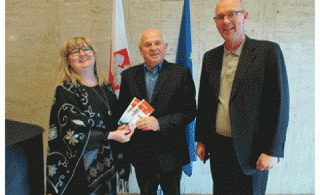 Frá afhendingu bæklingsins í sendiráði Póllands