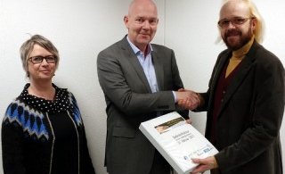 Frá afhendingu undirskriftanna