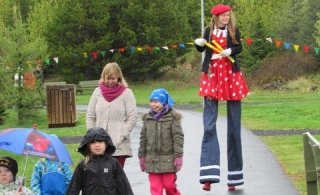 Afmælisfagnaður í regni og sól