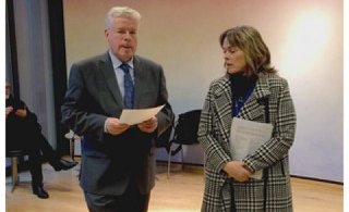 Frá afhendingu ályktunarinnar í morgun